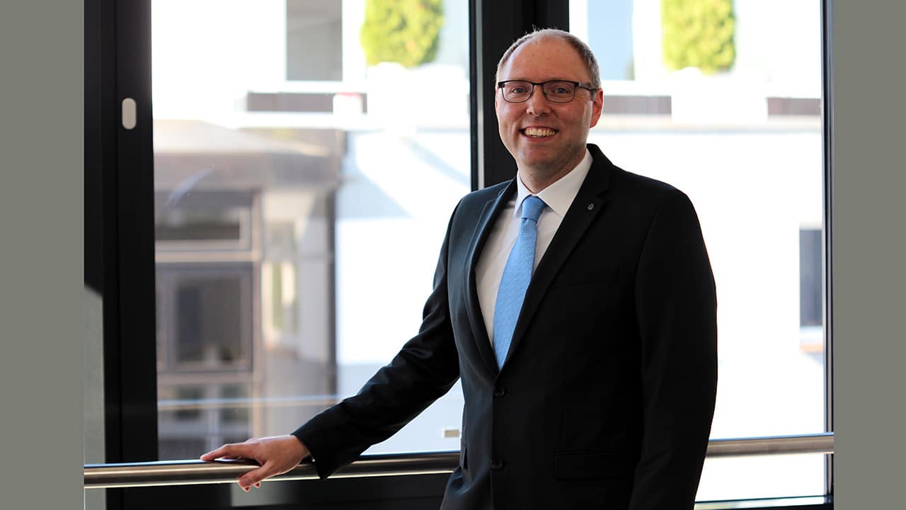Merkur.com AG Jochen Clemens Sprecher der Geschäftsführung Merkur.com AG Jochen Clemens Sprecher der Geschäftsführung