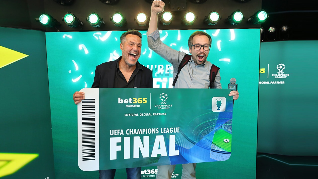 UCL-Sieger Júlio César bei der bet365 Ticketverlosung UCL-Sieger Júlio César bei der bet365 Ticketverlosung
