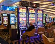 netflix startet neue casino serie mit martin scorsese im gluecksspielmilieu